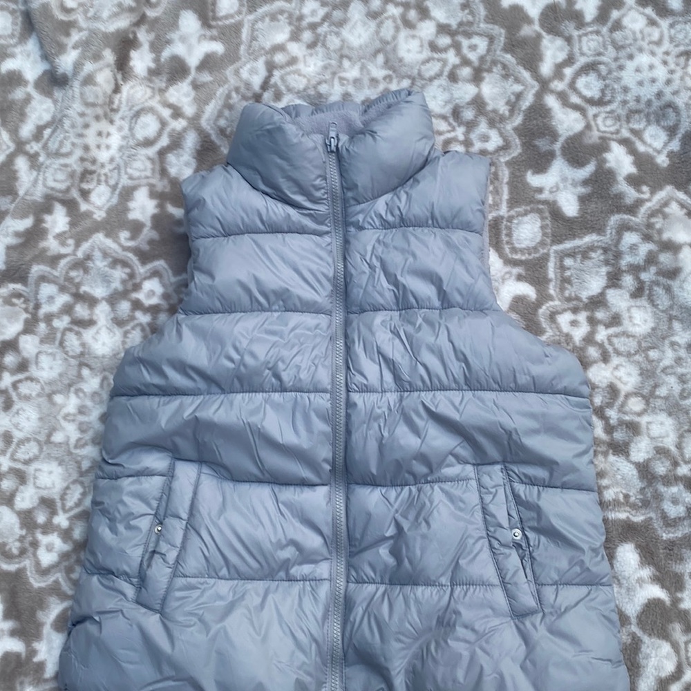 Old Navy puffy Vest. Light gray. S